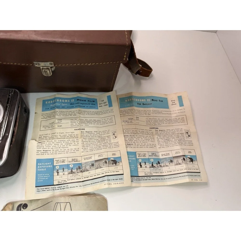 Vintage Bell & Howell 8mm Magazine Camera 172 w/ Case, Manuals & Accessori (D1)‎
